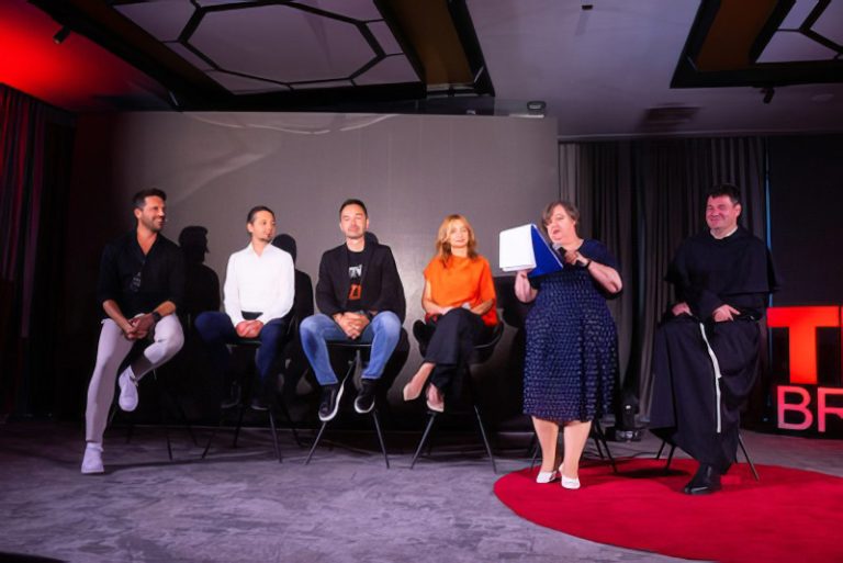 Moderator-la-TEDx-Brasov-2024